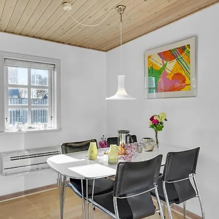 3 Bedroom Beautiful In 別荘 *
