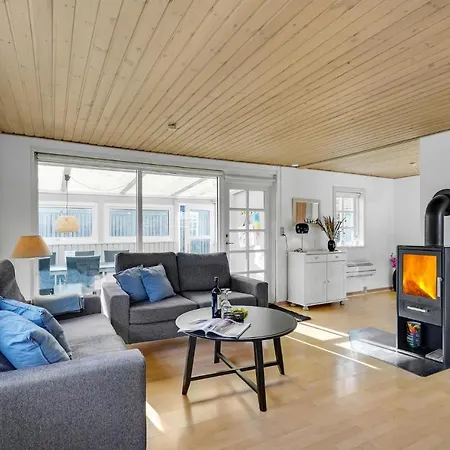 3 Bedroom Beautiful In オテルプ