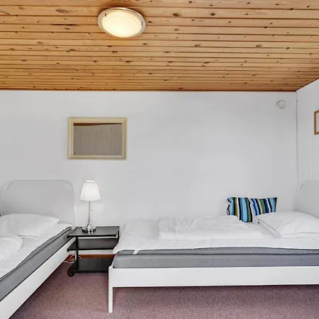 3 Bedroom Beautiful In Feriehus